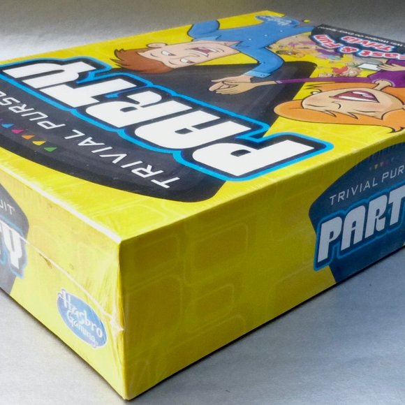 Trivial Pursuit Party Card Game NIB Fun Fast 16+ - Picture 4 of 8